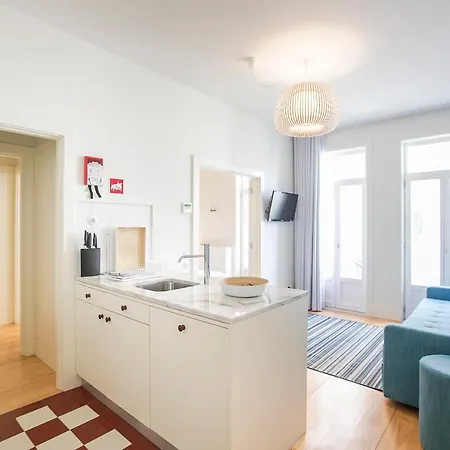 Apartment Flores Plaza By Lovelystay