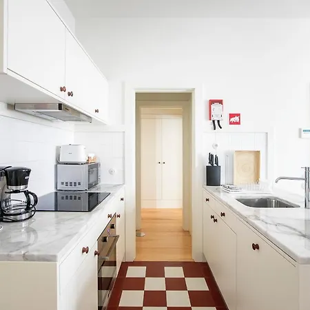 Apartment Flores Plaza By Lovelystay *