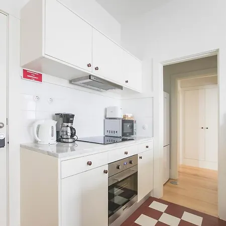 Apartment Flores Plaza By Lovelystay *